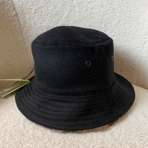 Burberry Reversible Check Bucket Hat was 510$ - Picture 5 of 8